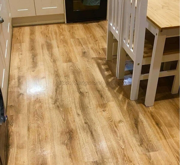 Sàn gỗ Sồi lắp phòng bếp