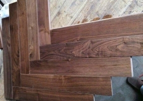 Sàn gỗ óc chó xương cá 15 x 90 x 600 Sàn gỗ óc chó xương cá 15 x 90 x 600