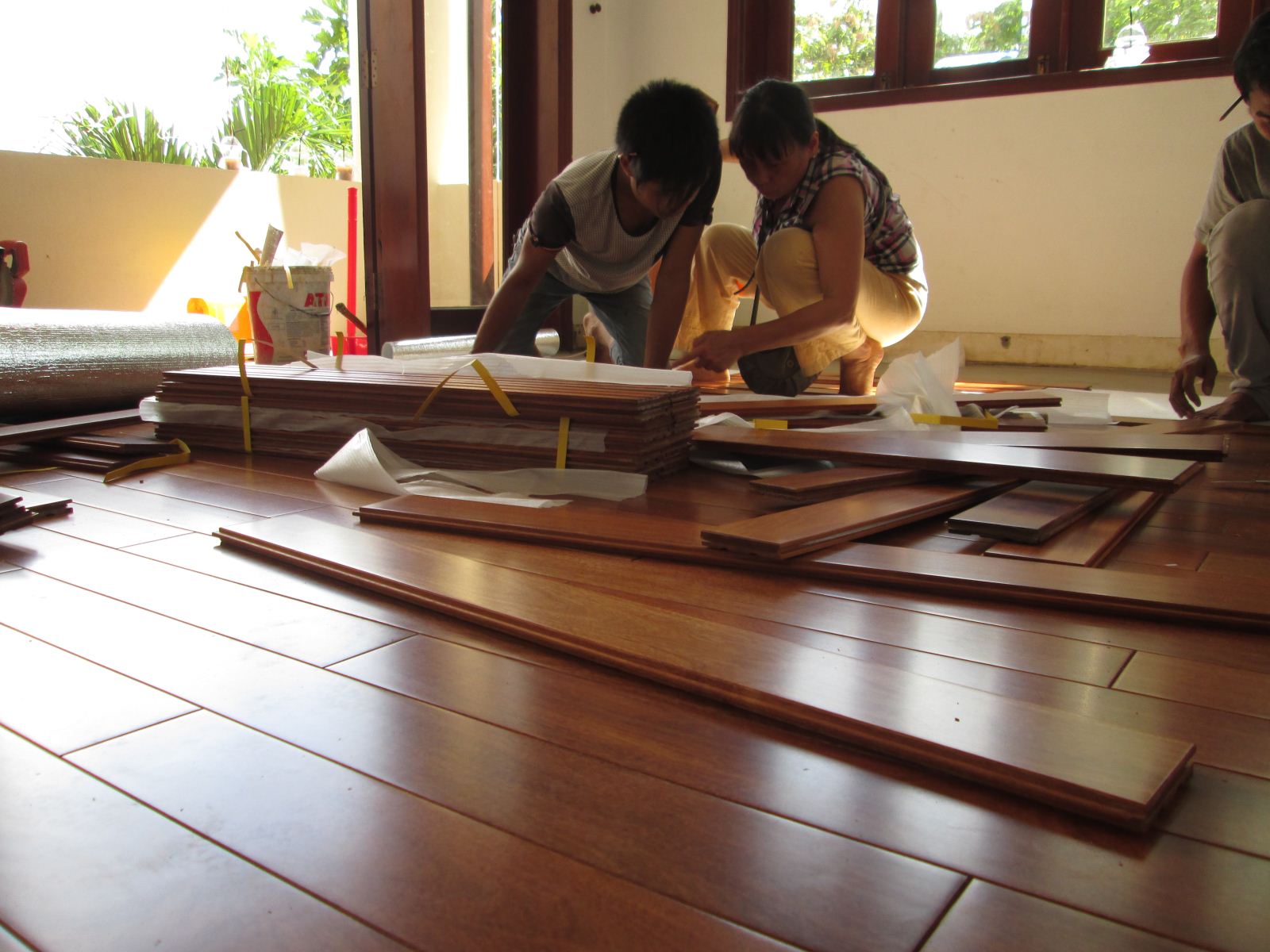 Các bước thi công lắp đặt sàn gỗ tự nhiên  