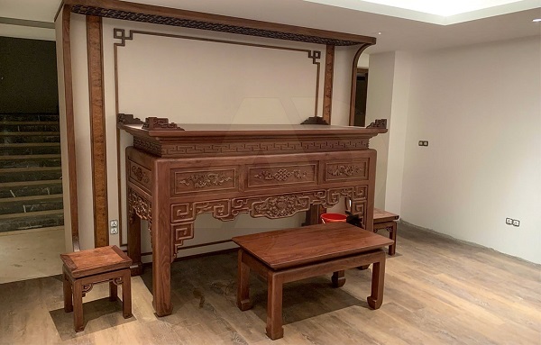 Cách phối màu sàn gỗ phòng thờ dễ nhất