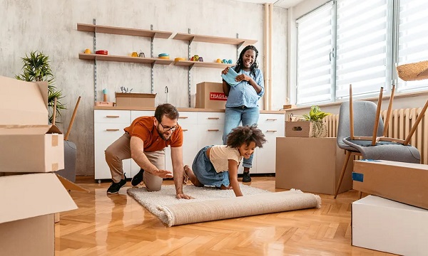Di chuyển đồ đạc ra khỏi khu vực vệ sinh sàn gỗ