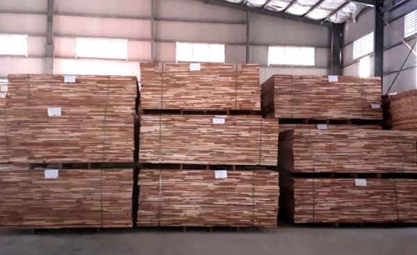 Gỗ keo ghép thanh tại xưởng