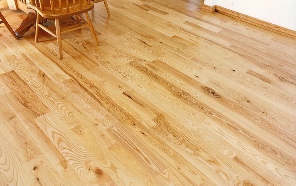 Gỗ Tần bì lát sàn màu vàng nâu