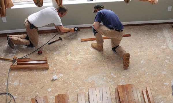 Kiểm tra mặt nền trước khi lắp đặt sàn gỗ