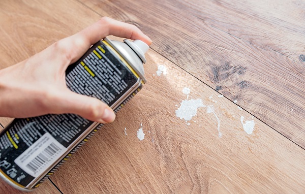 Làm sạch sâu bằng nước lau chuyên dụng