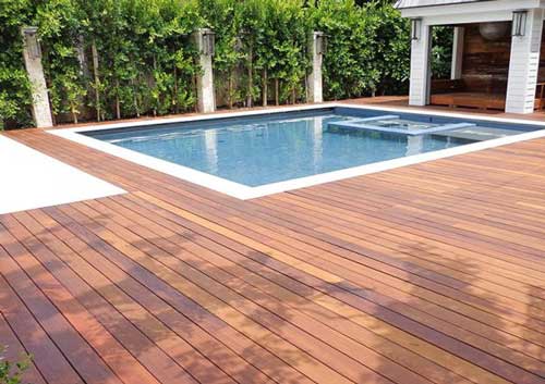 Lắp đặt sàn gỗ ngoài trời tại phố Trần Hưng Đạo