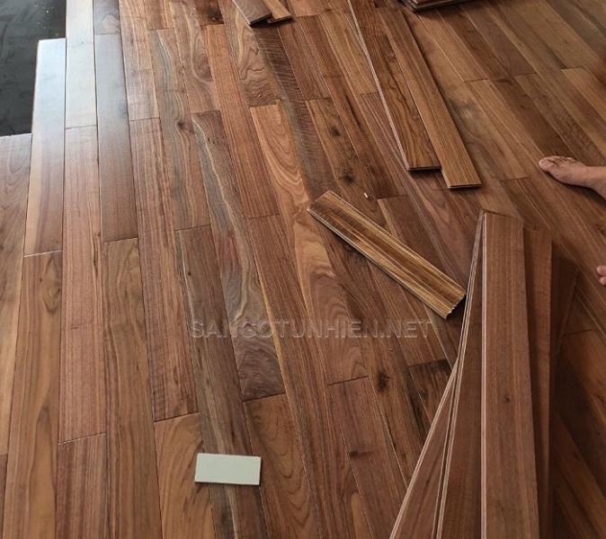Lắp đặt sàn gỗ tự nhiên Óc Chó