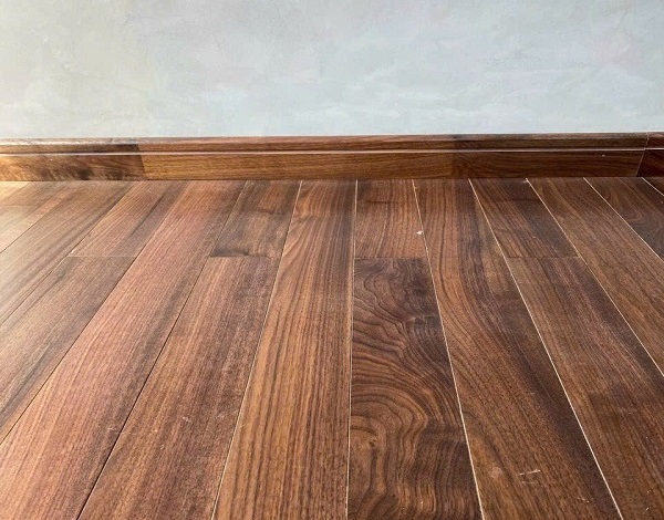 Len chân tường gỗ Óc Chó