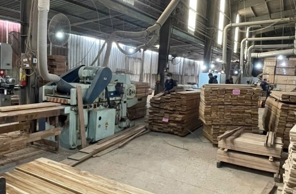 Nhà máy sản xuất sàn gỗ tự nhiên Bình Dương