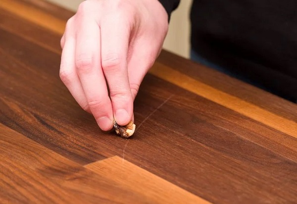 Quả óc chó xóa vết xước nhẹ