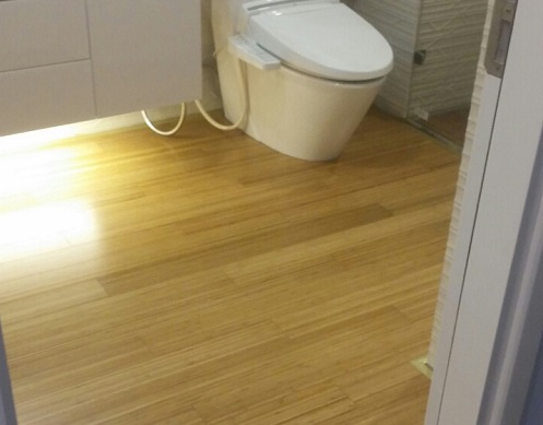 Sàn gỗ công nghiệp lắp đặt phòng tắm