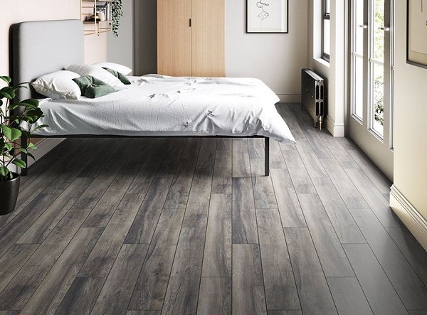 Sàn gỗ màu xám ghi lắp phòng ngủ
