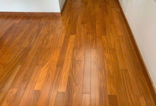 Sàn gỗ Căm Xe ván dài đẹp tự nhiên 