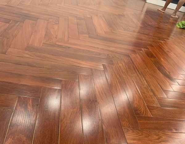 Sàn Gỗ Căm Xe xương cá 15x90x450mm 