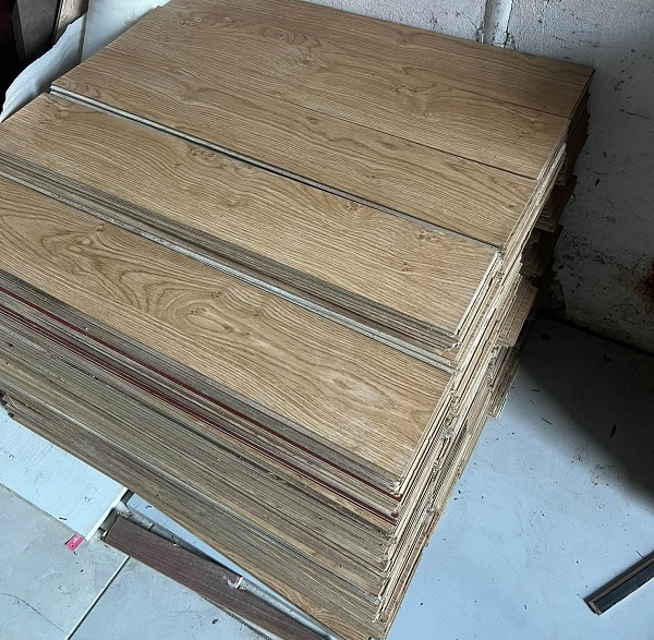 Sàn gỗ cũ sau khi bóc 