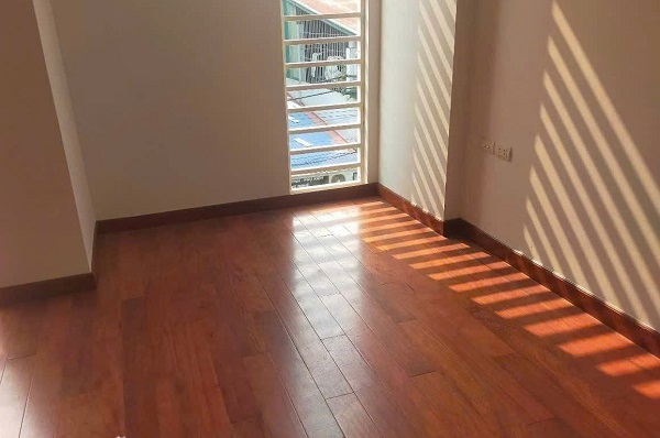  Sàn gỗ Giáng Hương kết hợp phào gỗ Hương đẹp