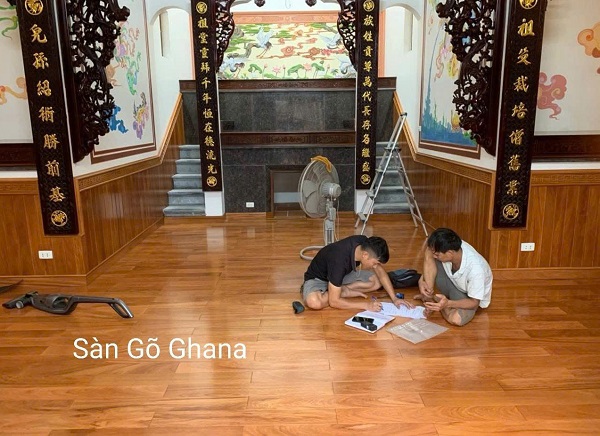 Sàn gỗ Gõ Đỏ lát phòng khách