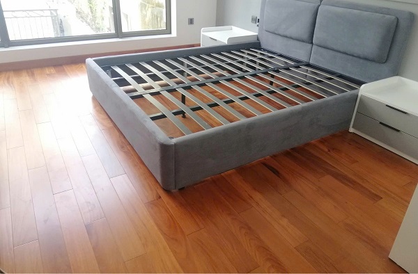 Sàn gỗ Gõ Đỏ tự nhiên lắp phòng ngủ