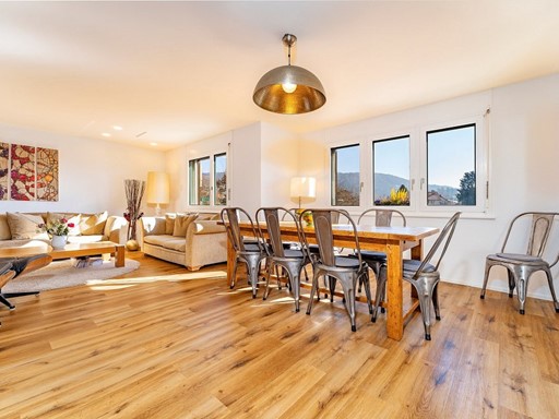 Sàn gỗ keo đẹp, màu sắc đặc trưng