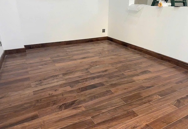 Sàn gỗ kỹ thuật Óc Chó lát thẳng hiện đại