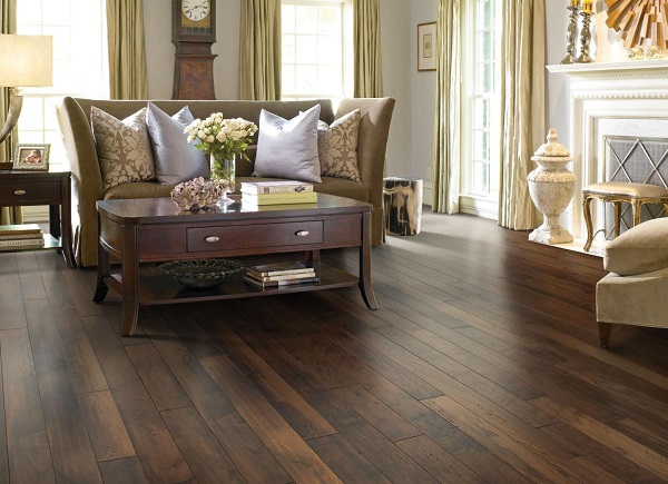 Sàn gỗ màu nâu đậm