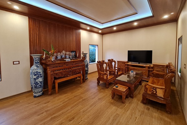 Sàn gỗ màu vàng tự nhiên