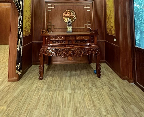 Sàn gỗ màu xám xanh cho người mệnh thủy