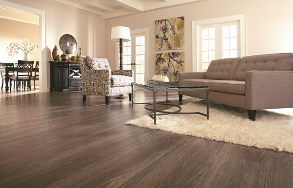 Sàn gỗ nâu phòng khách
