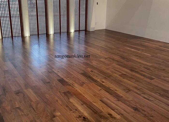 Sàn gỗ Óc Chó 18mm tông màu nâu trầm sang trọng