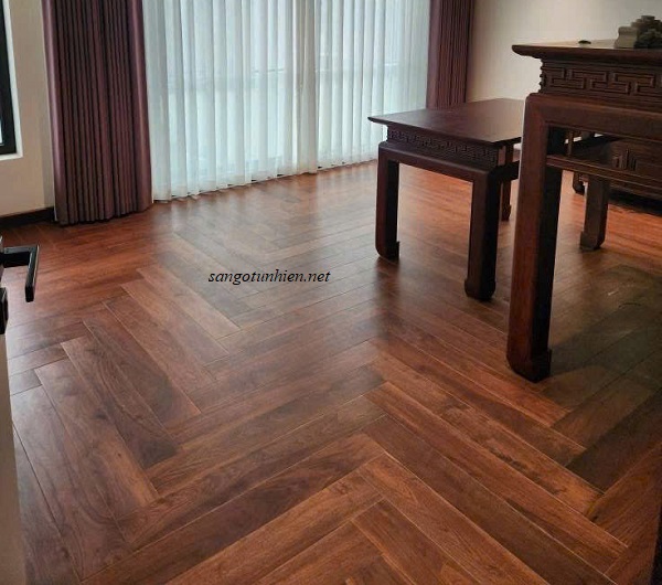 Sàn gỗ Óc Chó lát kiểu xương cá lắp phòng thờ