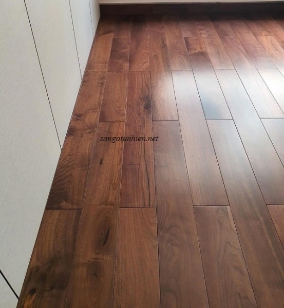 Sàn gỗ Óc Chó tự nhiên màu nâu socola cao cấp