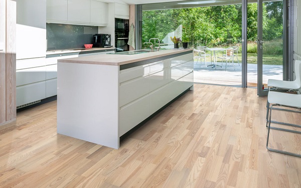  Sàn gỗ Tần Bì màu đẹp lát phòng bếp sang trọng