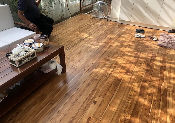 Sàn gỗ Teak tự nhiên màu sắc ấm áp, vân gỗ đẹp