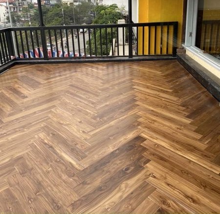 Sàn gỗ Teak xương cá lắp ngoài trời