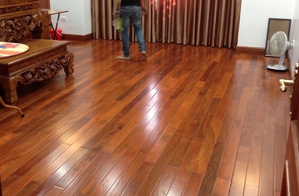 Sàn gỗ tự nhiên màu cánh gián