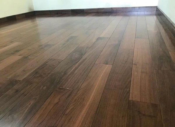  Sàn gỗ tự nhiên Óc Chó đều màu