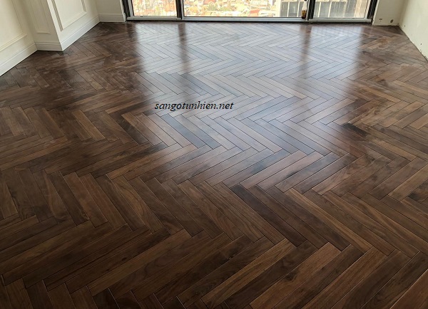 Sàn gỗ xương cá Óc Chó 15 × 90 × 600mm hoàn thiện cho không gian phòng khách cao cấp