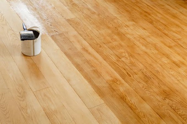 Sơn bóng, nhuộm màu lại sàn gỗ