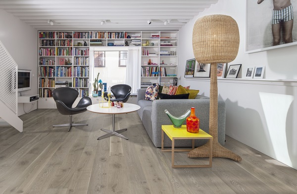 Ván sàn gỗ xám nâu lát phòng sách